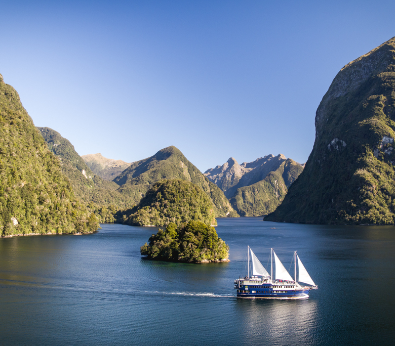 Intrepid Travel: Premium New Zealand Encompassed